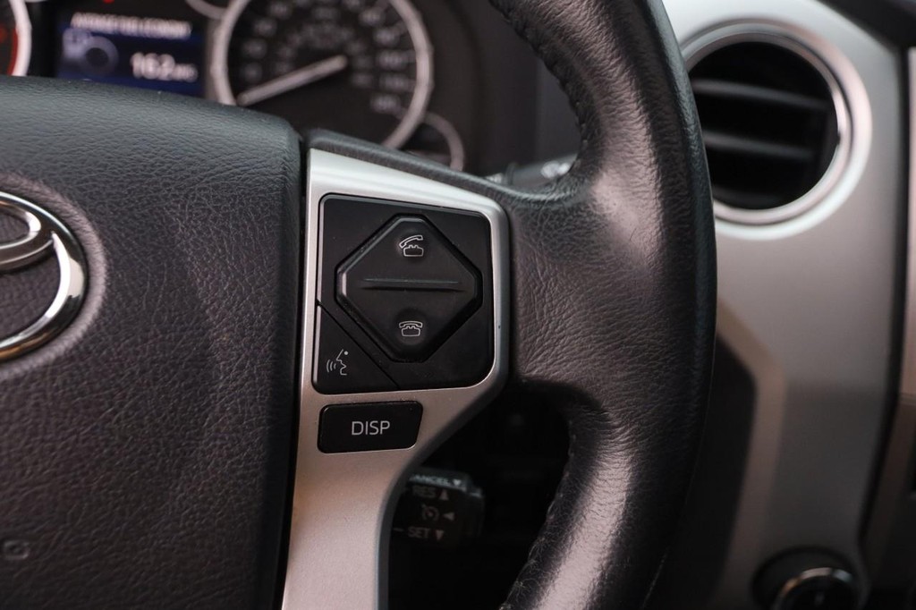 Toyota Tundra 4WD Vehicle Full-screen Gallery Image 13