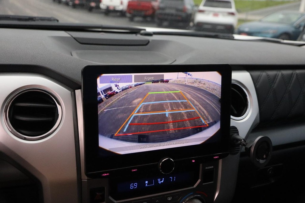 Toyota Tundra 4WD Vehicle Full-screen Gallery Image 18