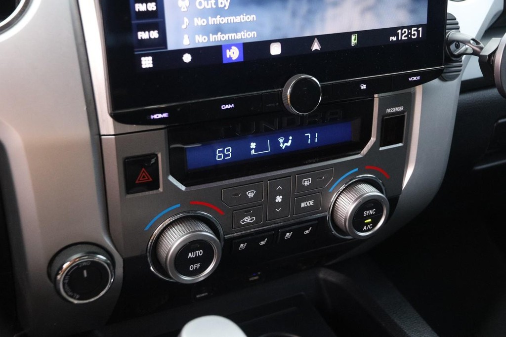 Toyota Tundra 4WD Vehicle Full-screen Gallery Image 19