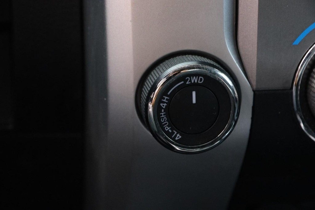 Toyota Tundra 4WD Vehicle Full-screen Gallery Image 20