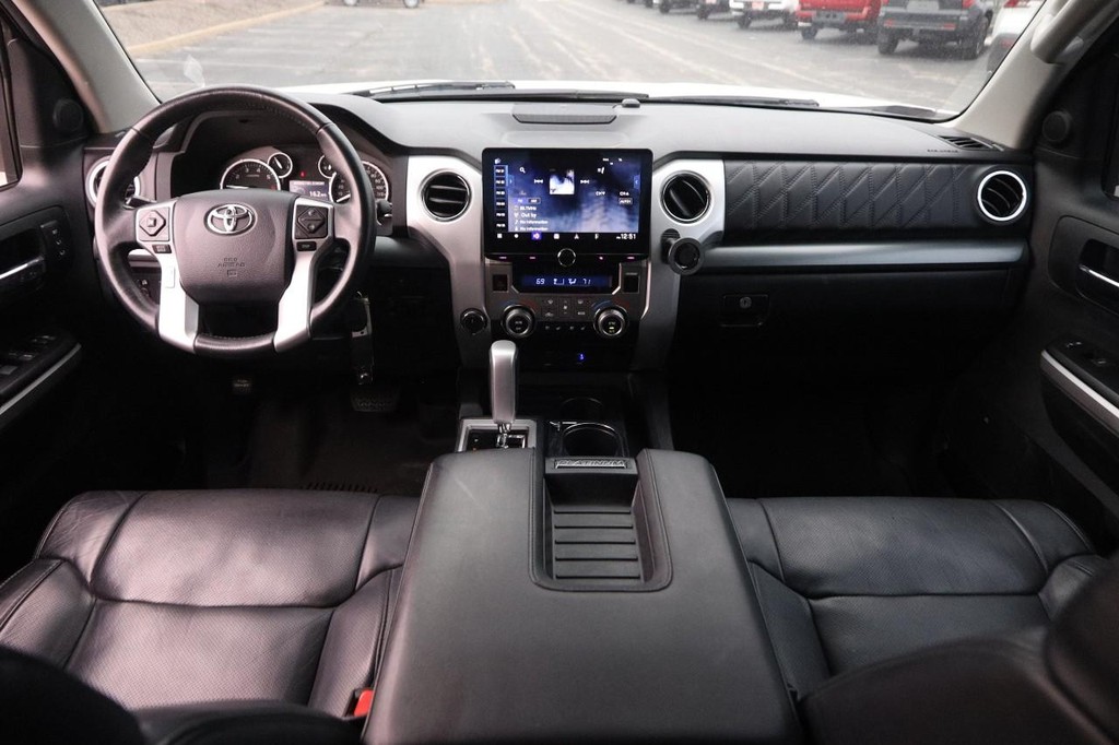 Toyota Tundra 4WD Vehicle Full-screen Gallery Image 22