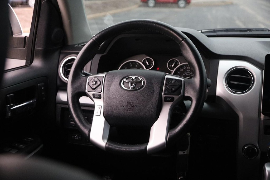 Toyota Tundra 4WD Vehicle Full-screen Gallery Image 24