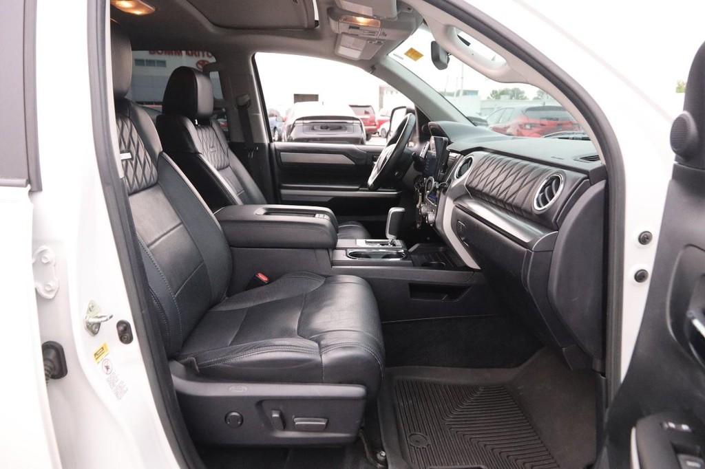 Toyota Tundra 4WD Vehicle Full-screen Gallery Image 27