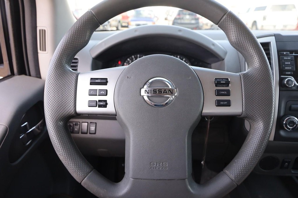 Nissan Frontier Vehicle Full-screen Gallery Image 10
