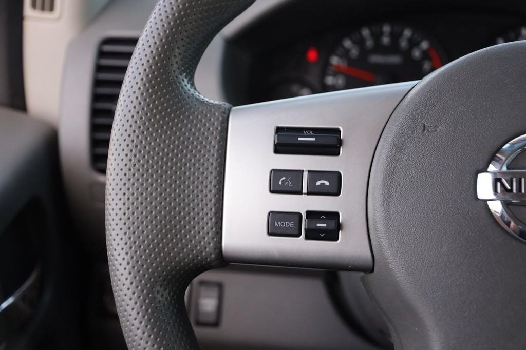 Nissan Frontier Vehicle Full-screen Gallery Image 11