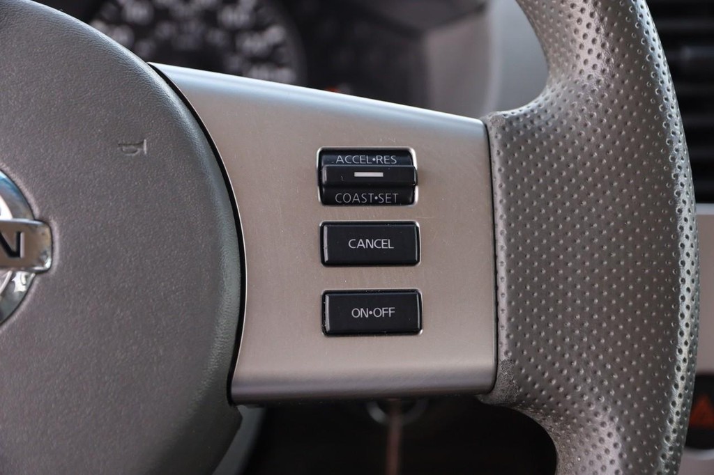 Nissan Frontier Vehicle Full-screen Gallery Image 12