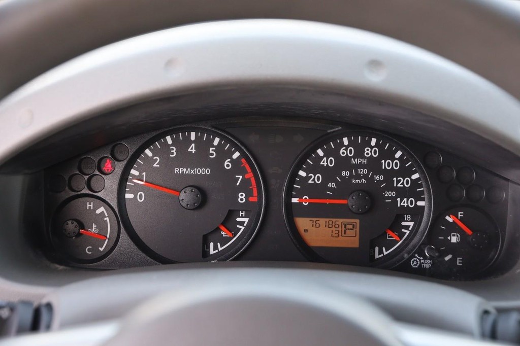 Nissan Frontier Vehicle Full-screen Gallery Image 13