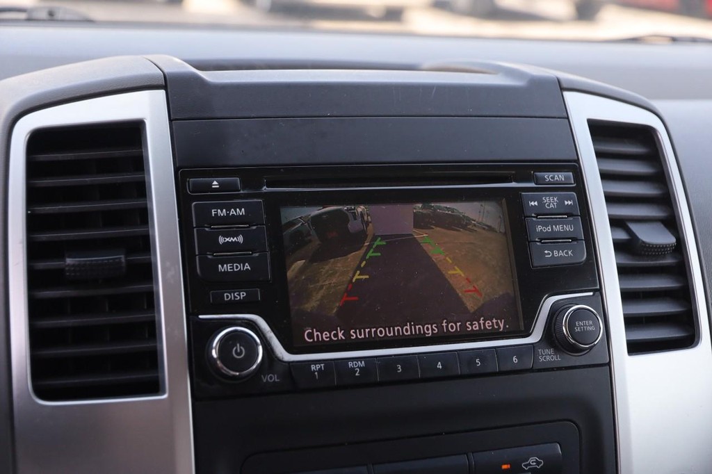 Nissan Frontier Vehicle Full-screen Gallery Image 15