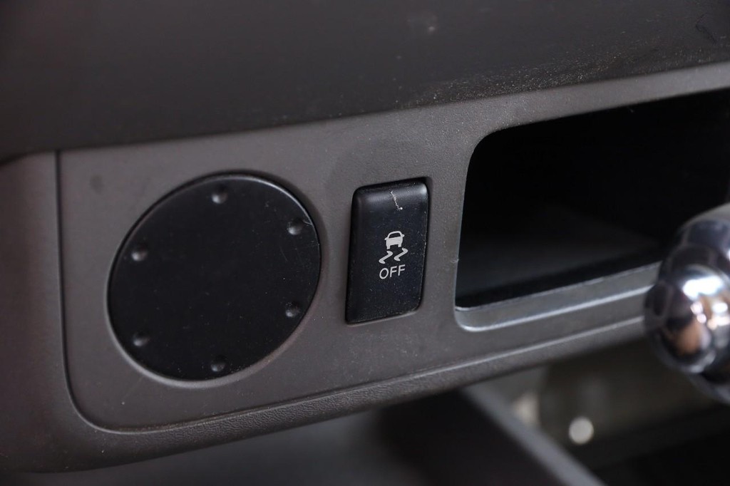 Nissan Frontier Vehicle Full-screen Gallery Image 18
