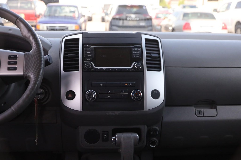 Nissan Frontier Vehicle Full-screen Gallery Image 23