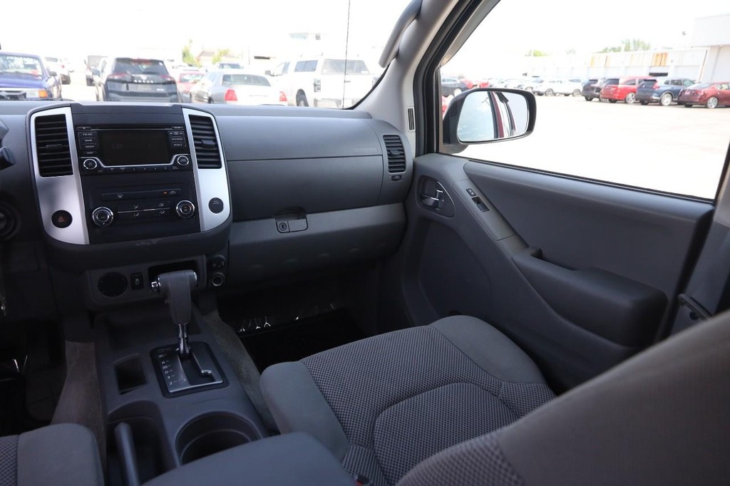 Nissan Frontier Vehicle Full-screen Gallery Image 24