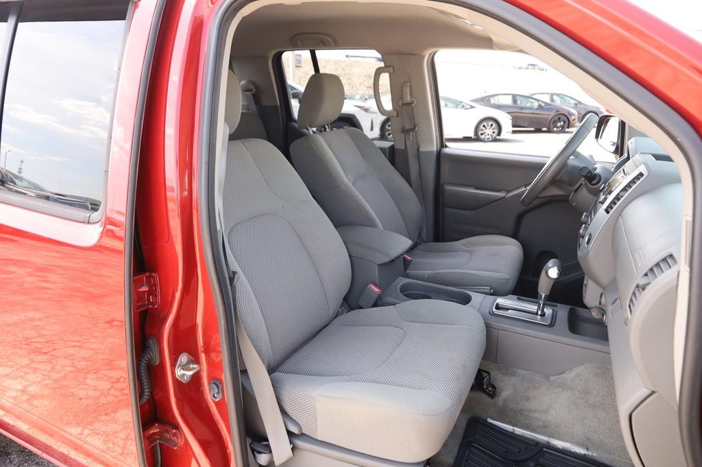 Nissan Frontier Vehicle Full-screen Gallery Image 25