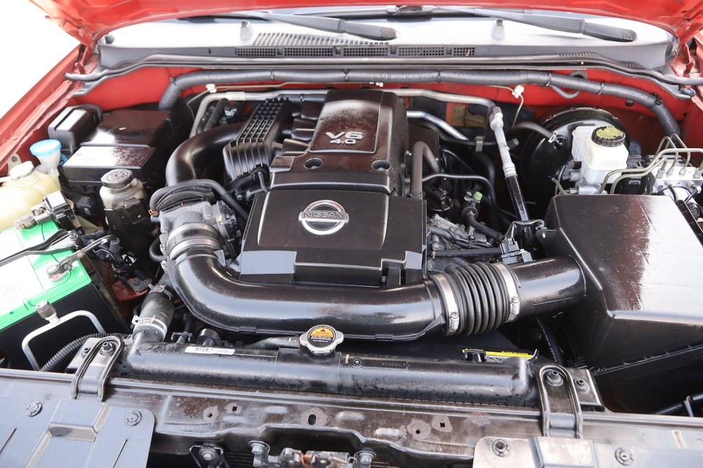 Nissan Frontier Vehicle Full-screen Gallery Image 26