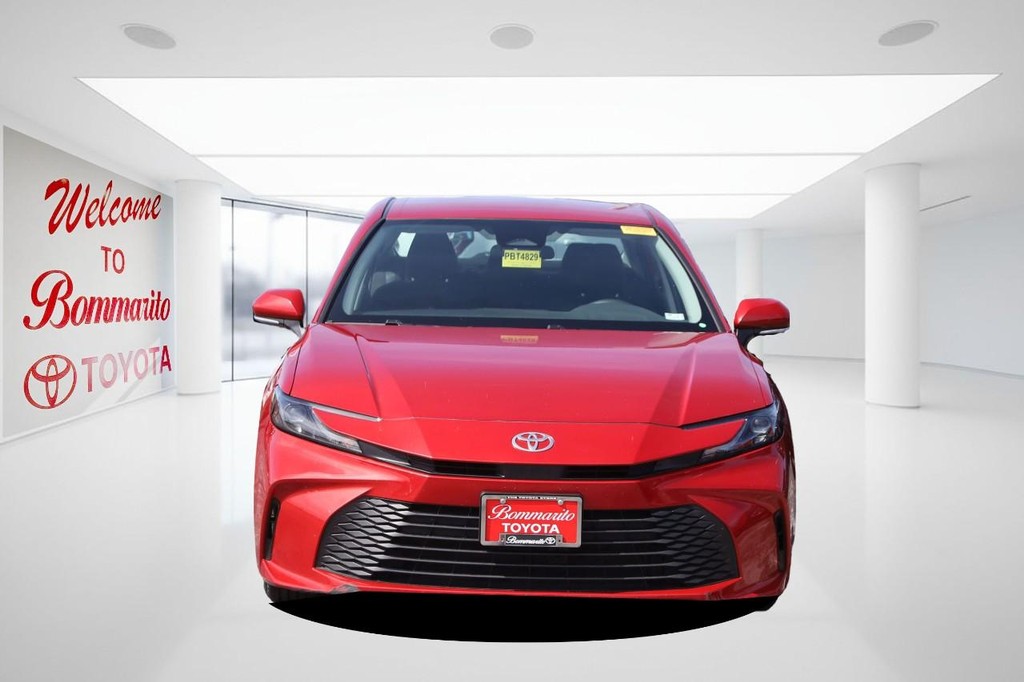 Toyota Camry Vehicle Full-screen Gallery Image 4