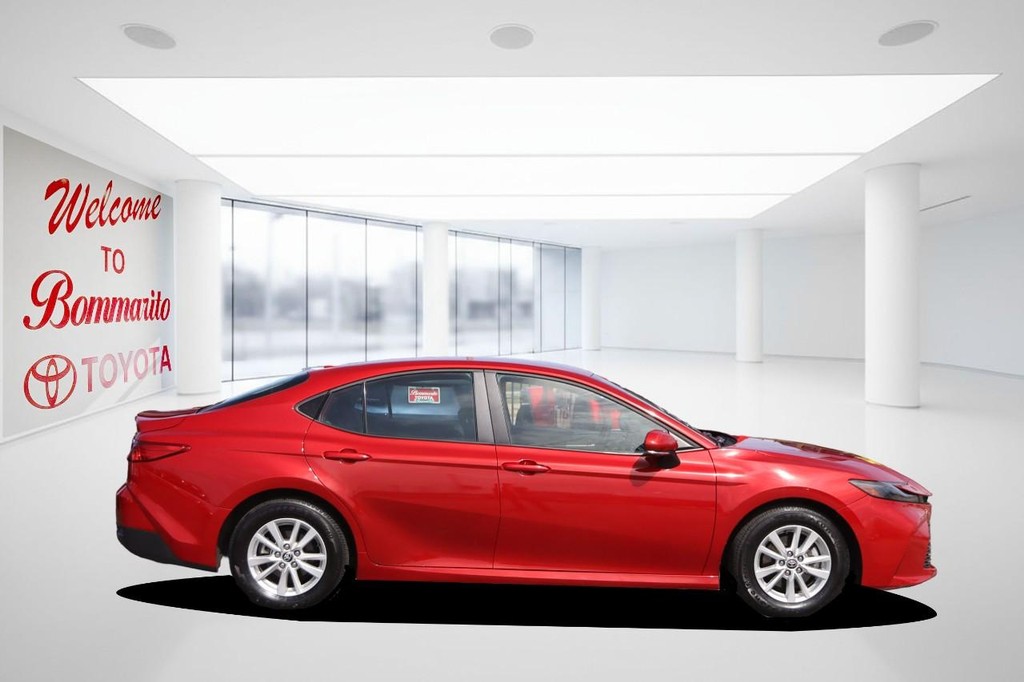 Toyota Camry Vehicle Full-screen Gallery Image 5