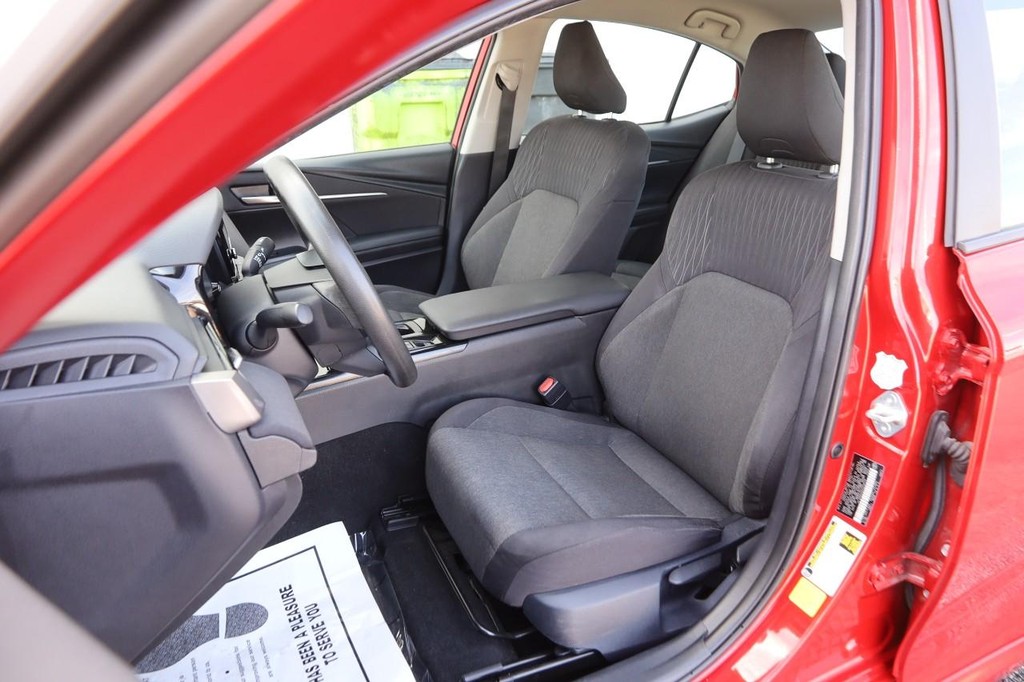 Toyota Camry Vehicle Full-screen Gallery Image 8
