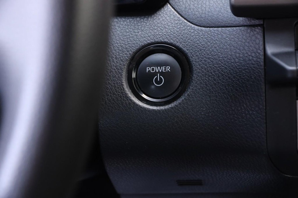 Toyota Camry Vehicle Full-screen Gallery Image 14