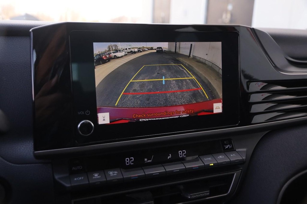 Toyota Camry Vehicle Full-screen Gallery Image 16