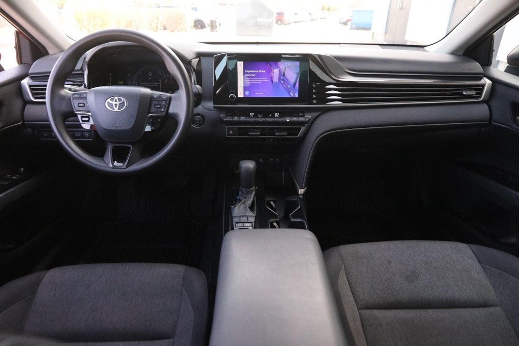 Toyota Camry Vehicle Full-screen Gallery Image 21