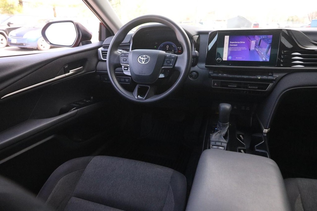 Toyota Camry Vehicle Full-screen Gallery Image 22
