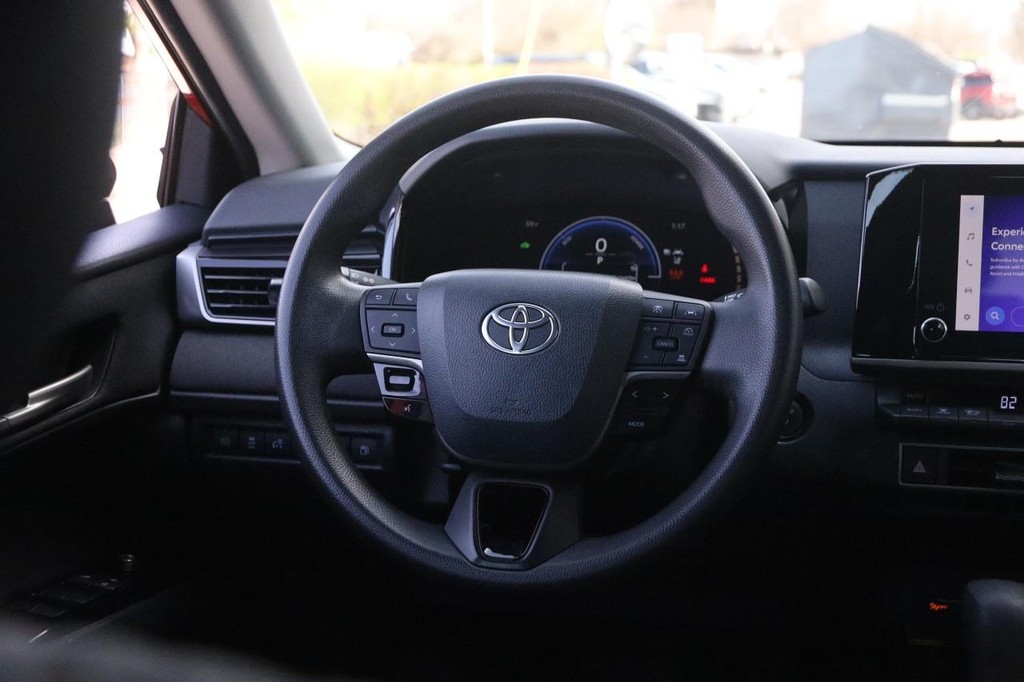 Toyota Camry Vehicle Full-screen Gallery Image 23