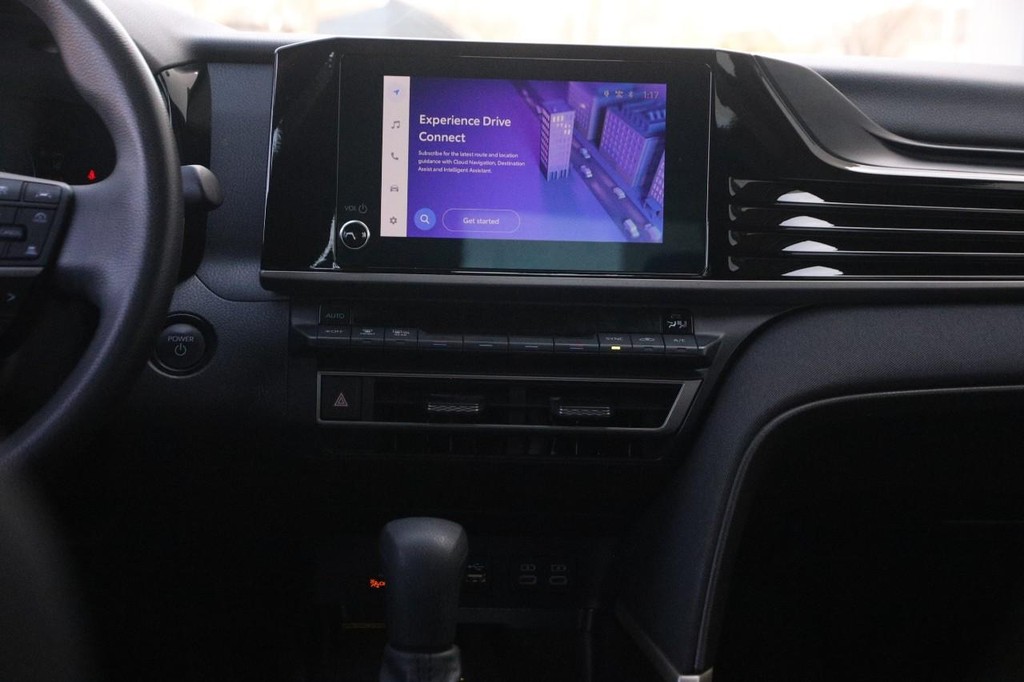 Toyota Camry Vehicle Full-screen Gallery Image 24