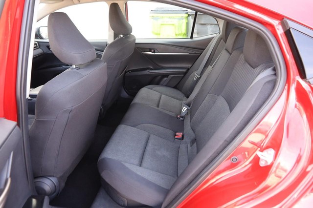 Toyota Camry Vehicle Image 09