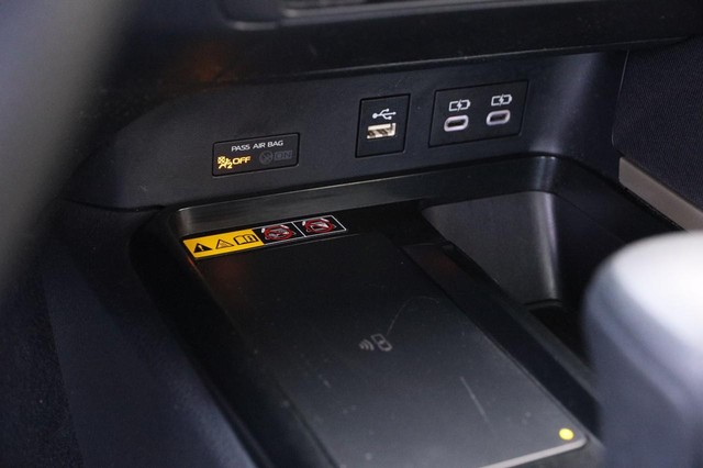 Toyota Camry Vehicle Image 19