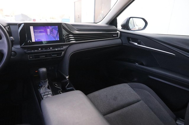 Toyota Camry Vehicle Image 25