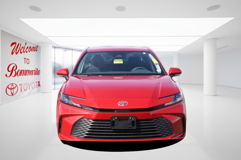 Toyota Camry Vehicle Full-screen Gallery Image 4