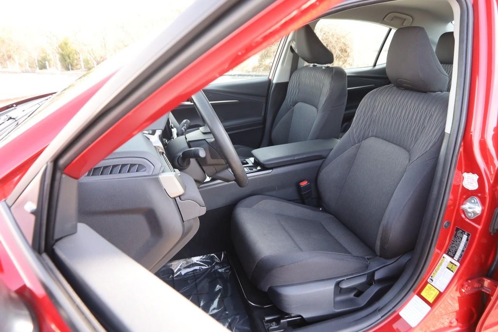 Toyota Camry Vehicle Full-screen Gallery Image 8