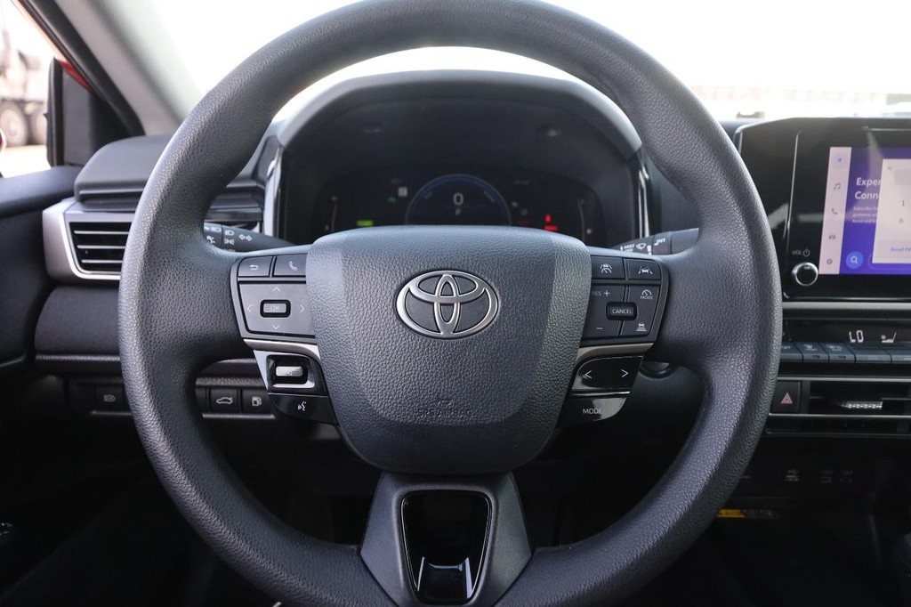 Toyota Camry Vehicle Full-screen Gallery Image 10
