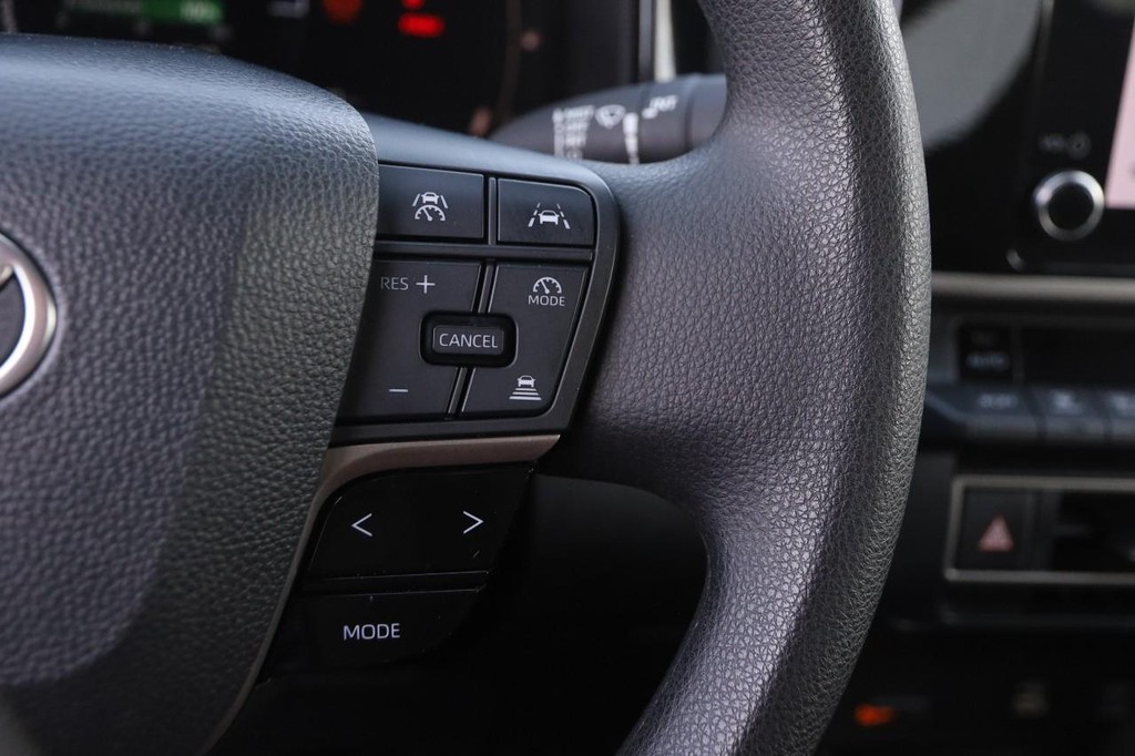 Toyota Camry Vehicle Full-screen Gallery Image 12