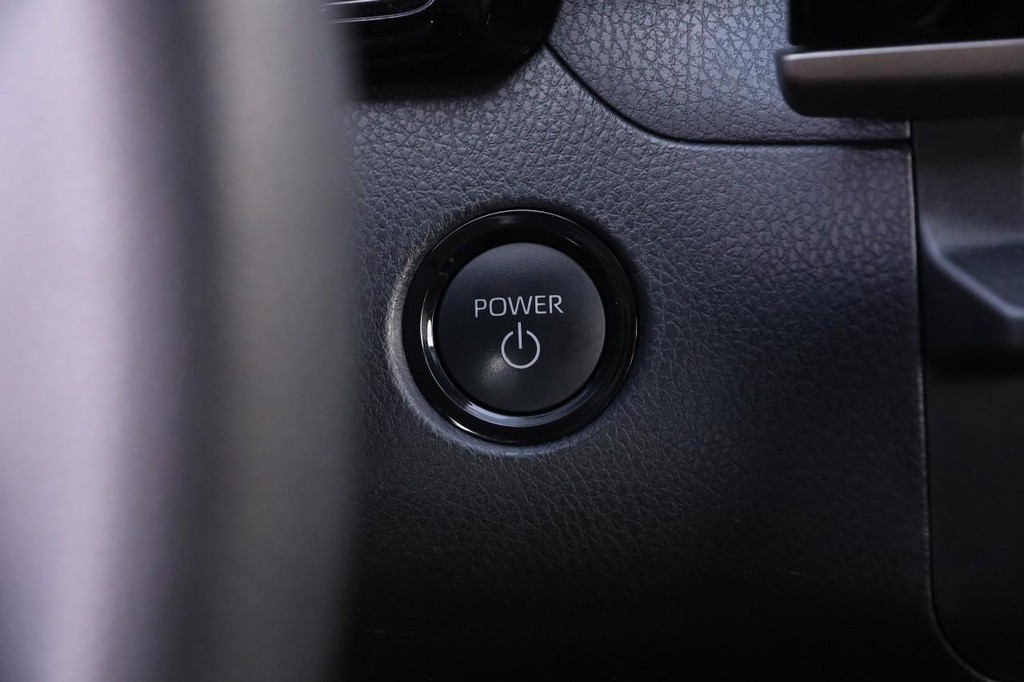 Toyota Camry Vehicle Full-screen Gallery Image 14