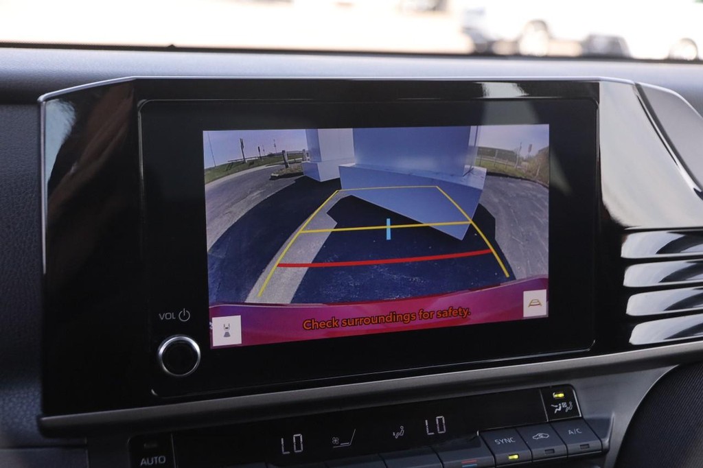 Toyota Camry Vehicle Full-screen Gallery Image 16