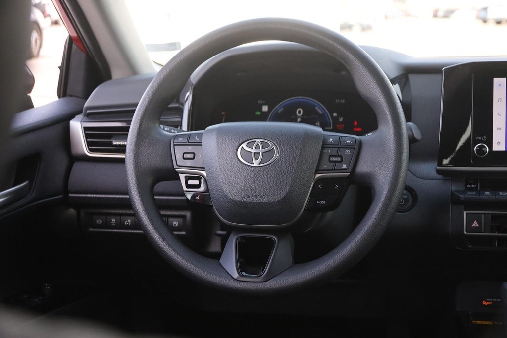 Toyota Camry Vehicle Full-screen Gallery Image 22