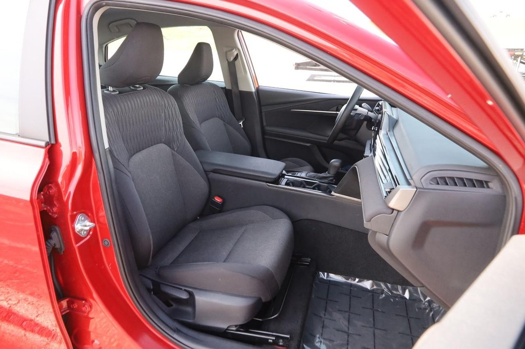 Toyota Camry Vehicle Full-screen Gallery Image 25