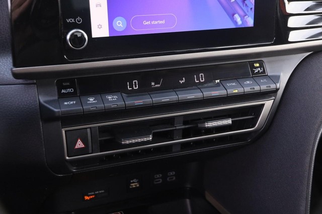 Toyota Camry Vehicle Image 17