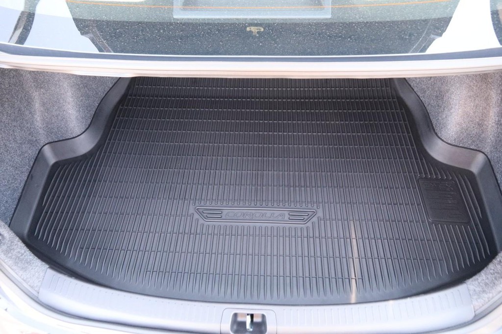 Toyota Corolla Vehicle Full-screen Gallery Image 7