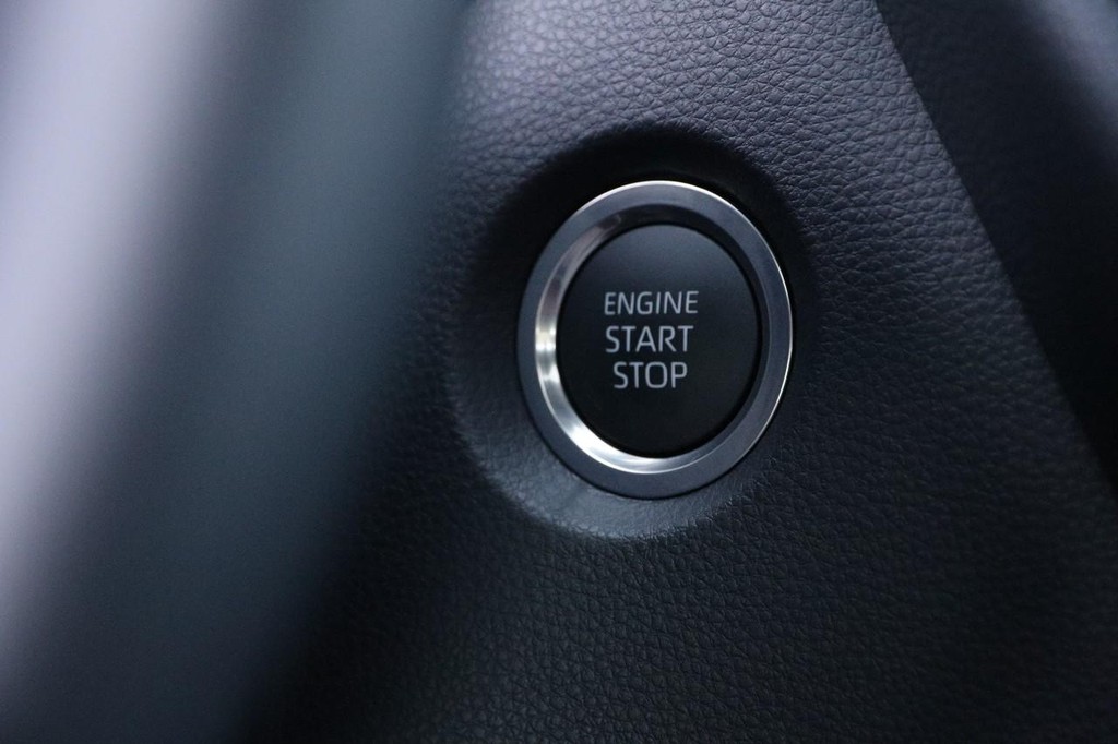 Toyota Corolla Vehicle Full-screen Gallery Image 15