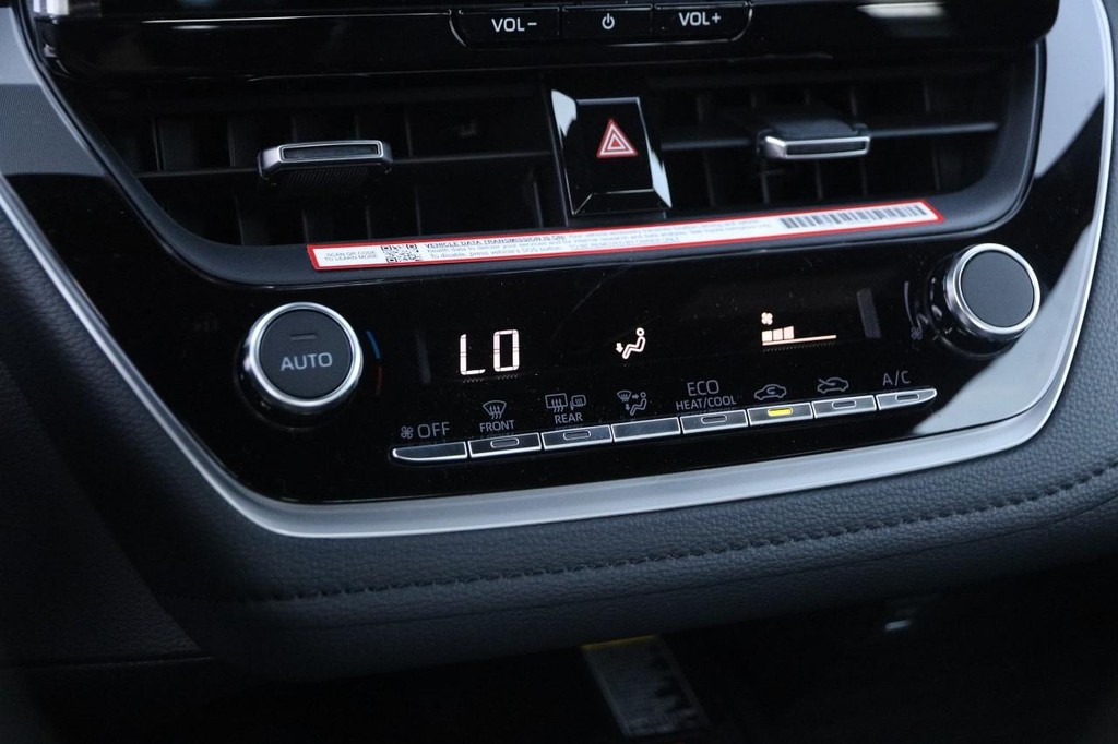 Toyota Corolla Vehicle Full-screen Gallery Image 18