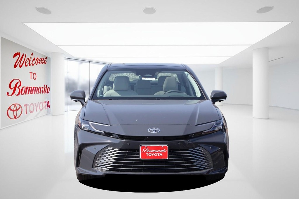 Toyota Camry Vehicle Full-screen Gallery Image 4