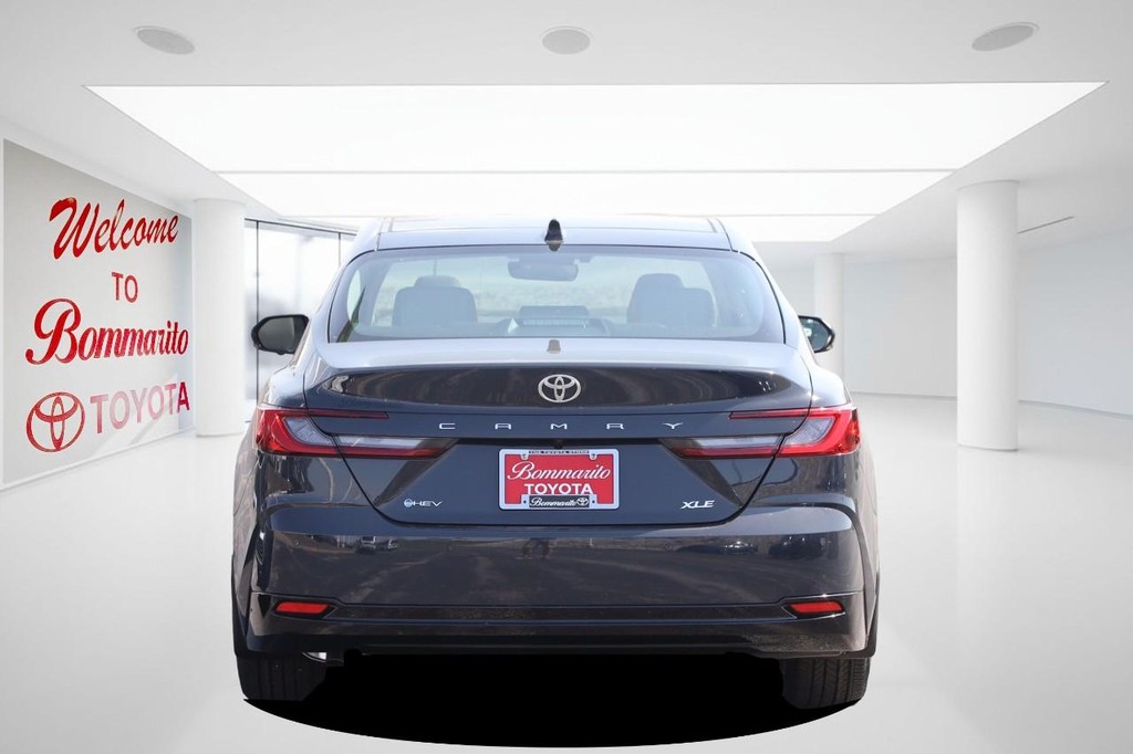 Toyota Camry Vehicle Full-screen Gallery Image 6