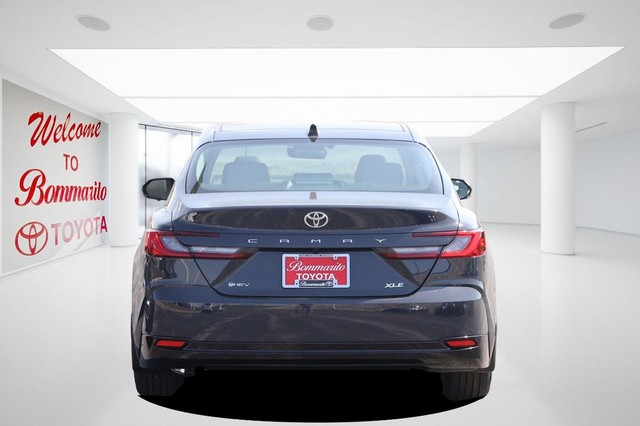 Toyota Camry Vehicle Image 06