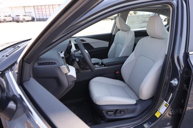 Toyota Camry Vehicle Image 09