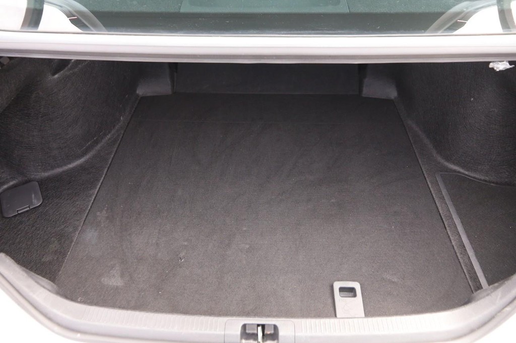 Toyota Camry Vehicle Full-screen Gallery Image 7