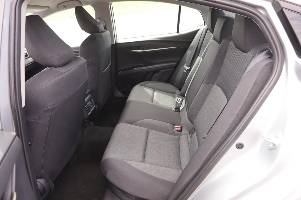 Toyota Camry Vehicle Full-screen Gallery Image 9