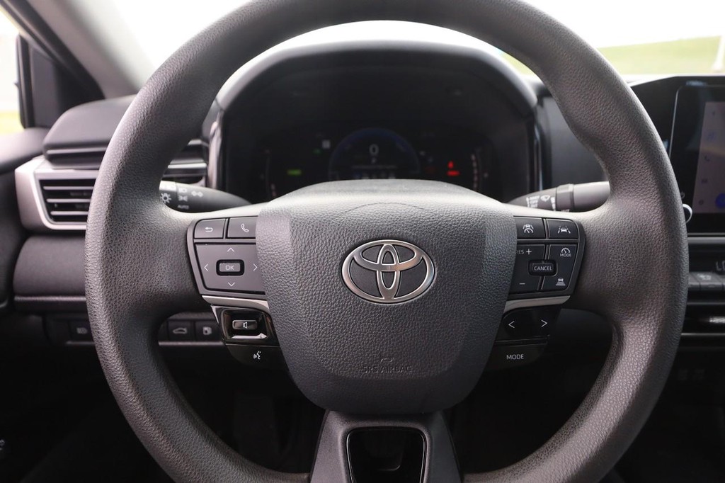 Toyota Camry Vehicle Full-screen Gallery Image 10