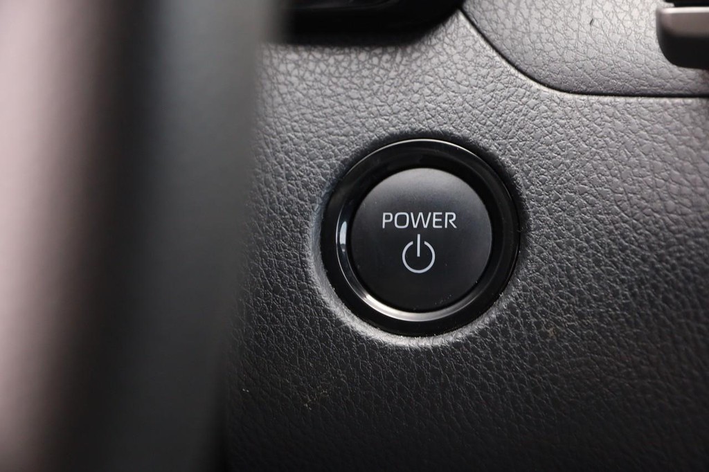 Toyota Camry Vehicle Full-screen Gallery Image 14