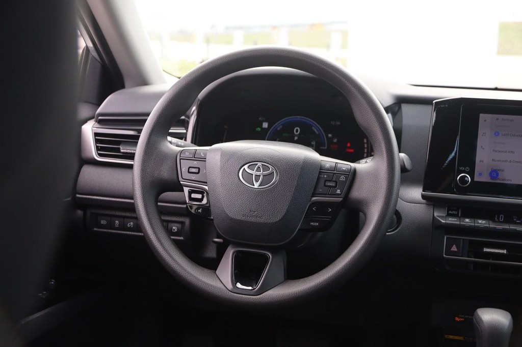 Toyota Camry Vehicle Full-screen Gallery Image 22